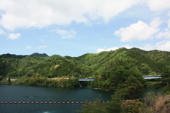 空の青　山の蒼　湖の碧