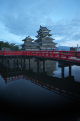 夕暮れの松本城