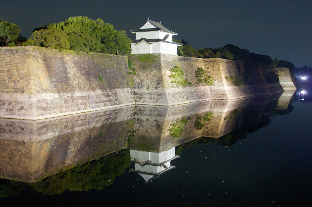 城と月
