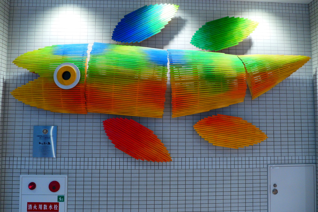 地下街を泳ぐ魚