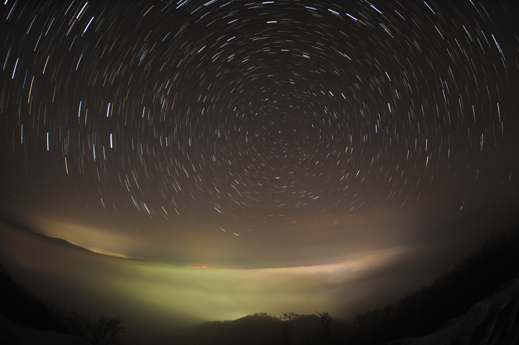雲海を照らす星