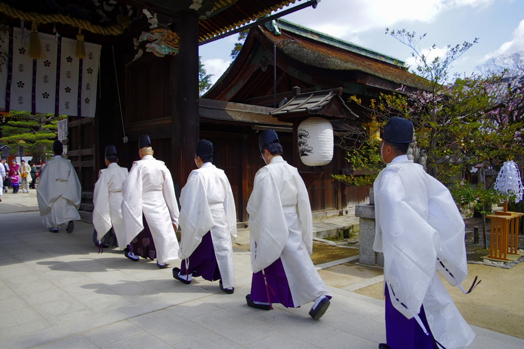 京都スナップ　本殿へ向かう　北野天満宮
