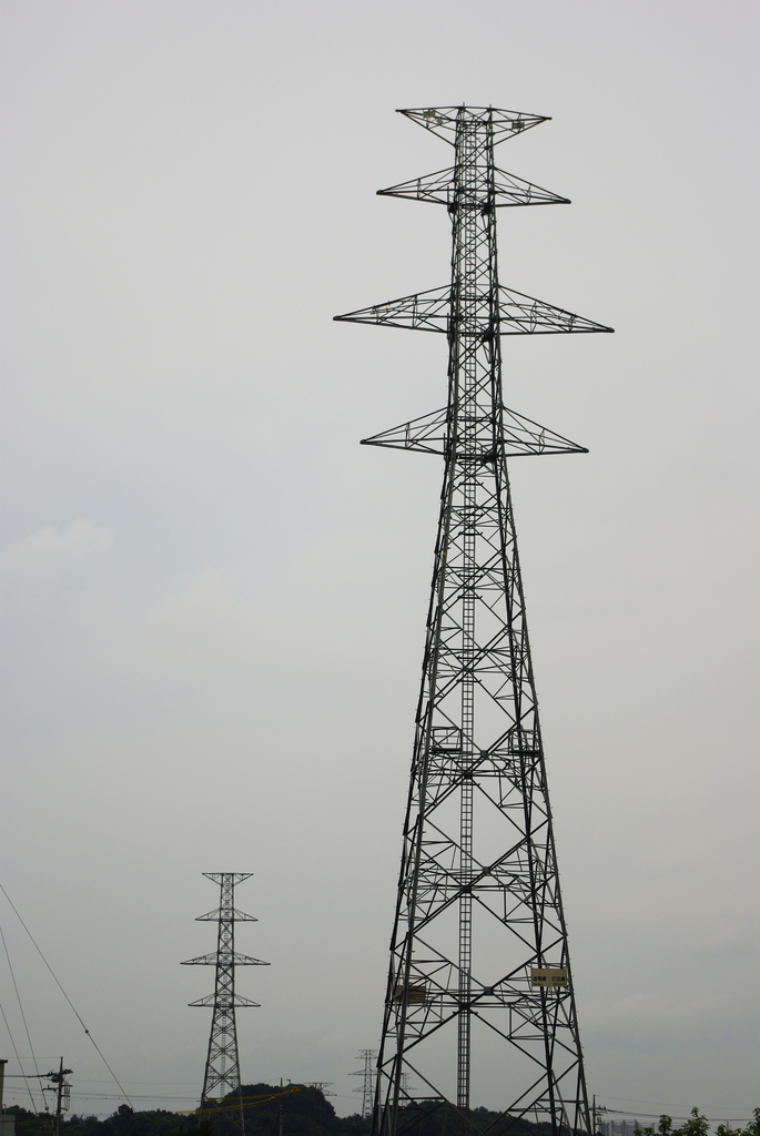 鉄塔　なにか足りない