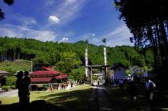 大祭を待つ　空