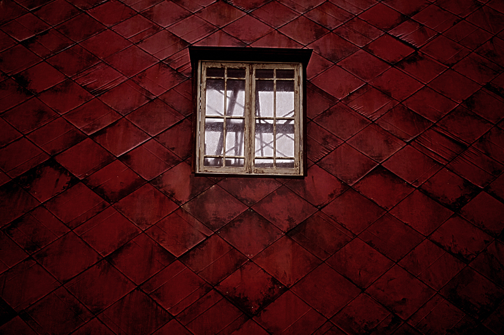 赤い屋根の家