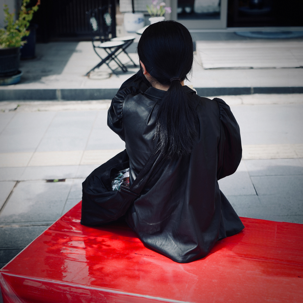 赤と黒で