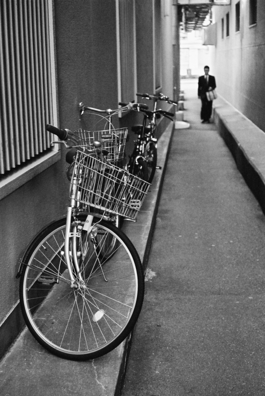 路地・自転車