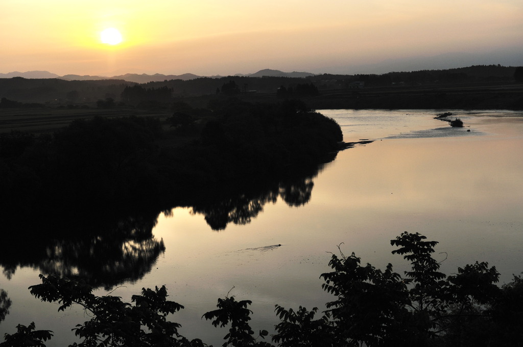 雄物川の夜明け