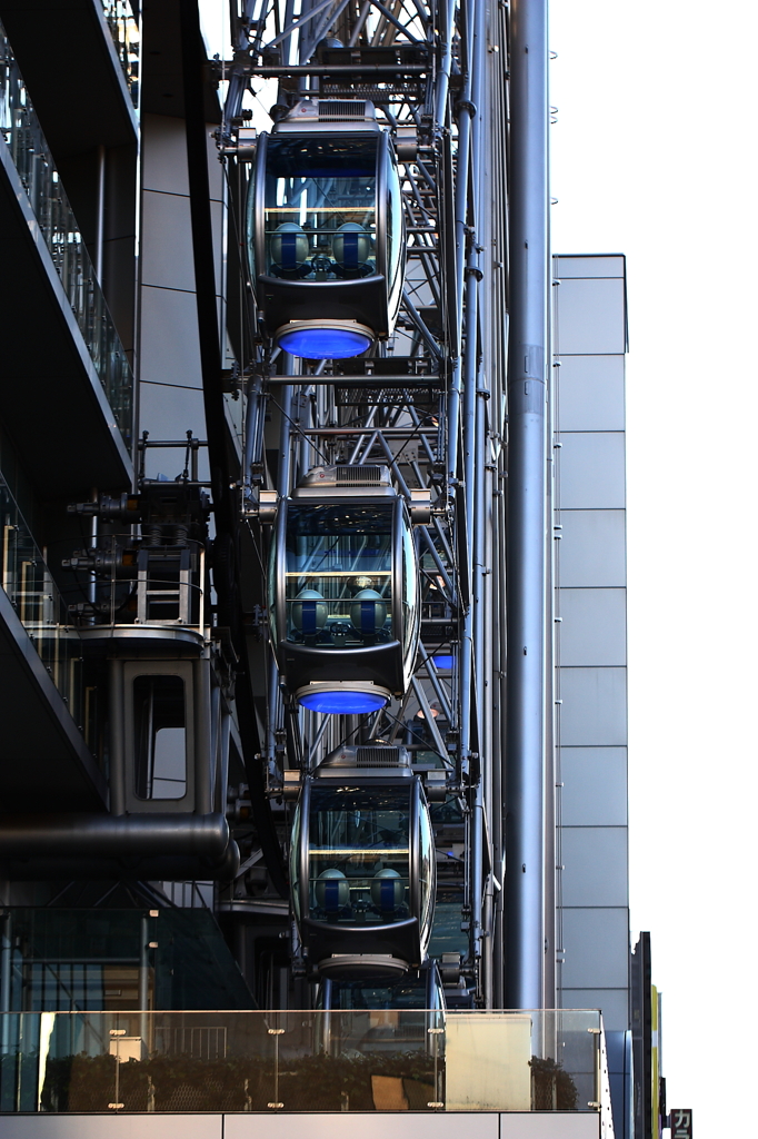 街中の観覧車
