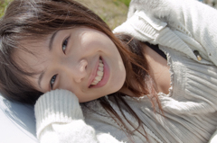 芝生に寝転んで