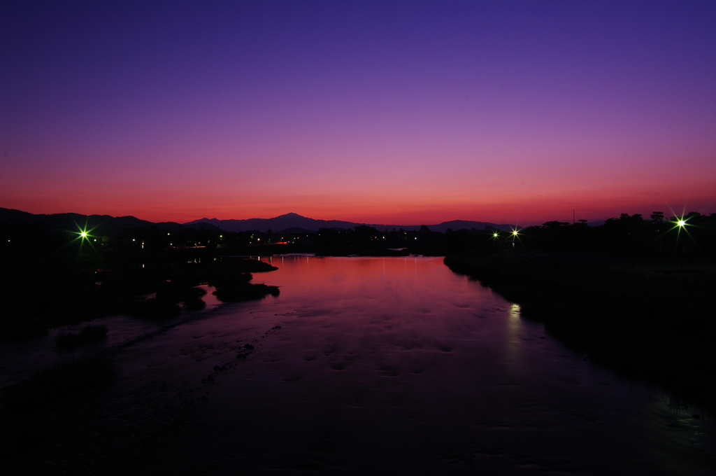 桂川夜明け前