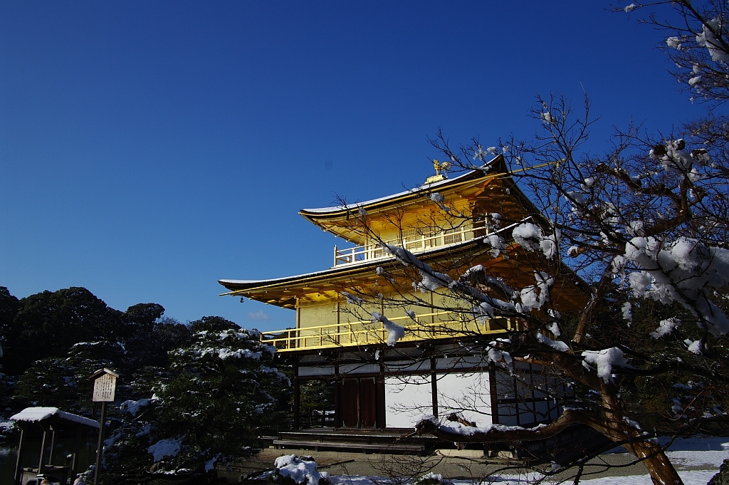 雪の金閣寺１