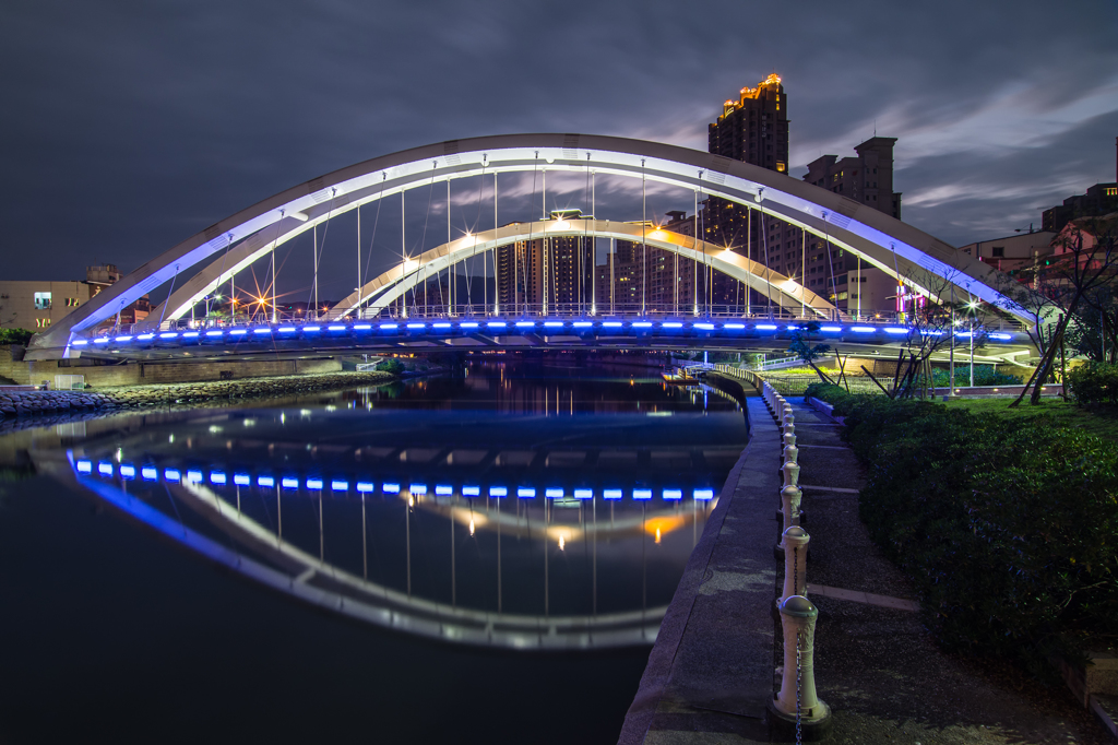 南國の二重橋