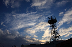 夕景の電波塔