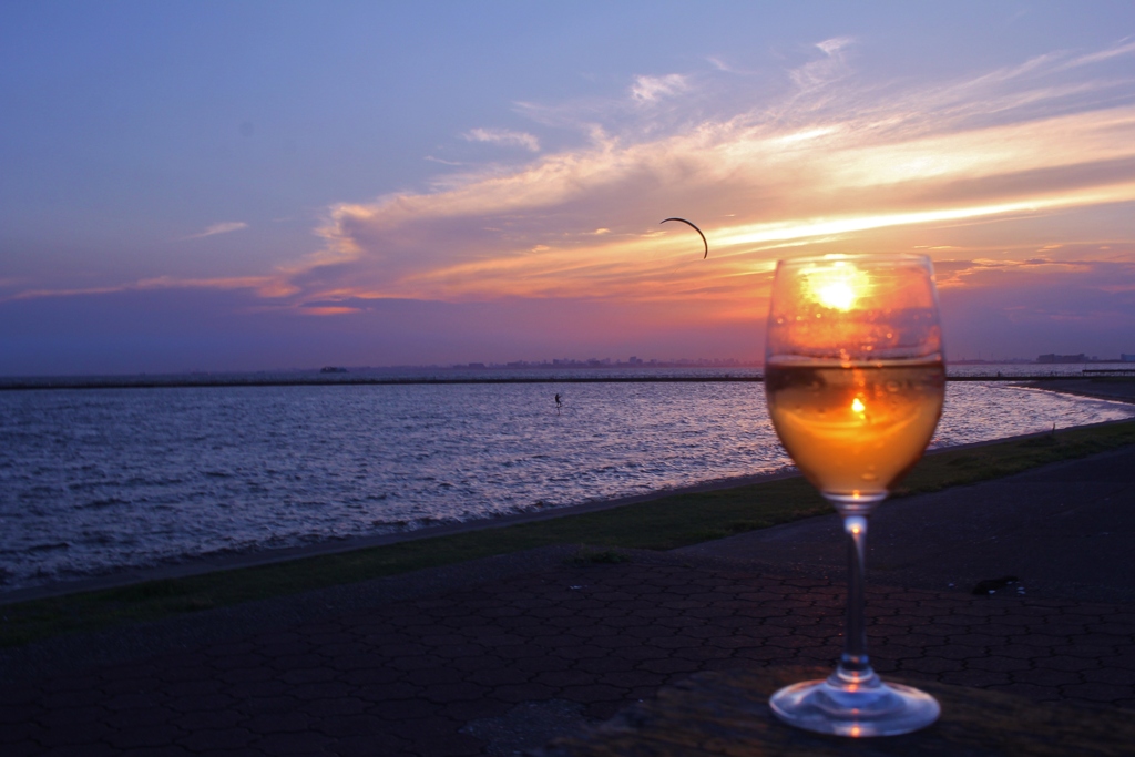 夕景のカイトサーフィン