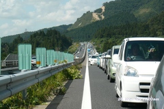 運転席からカメラを反対向きに出して、液晶画面をミラーで見て撮影。