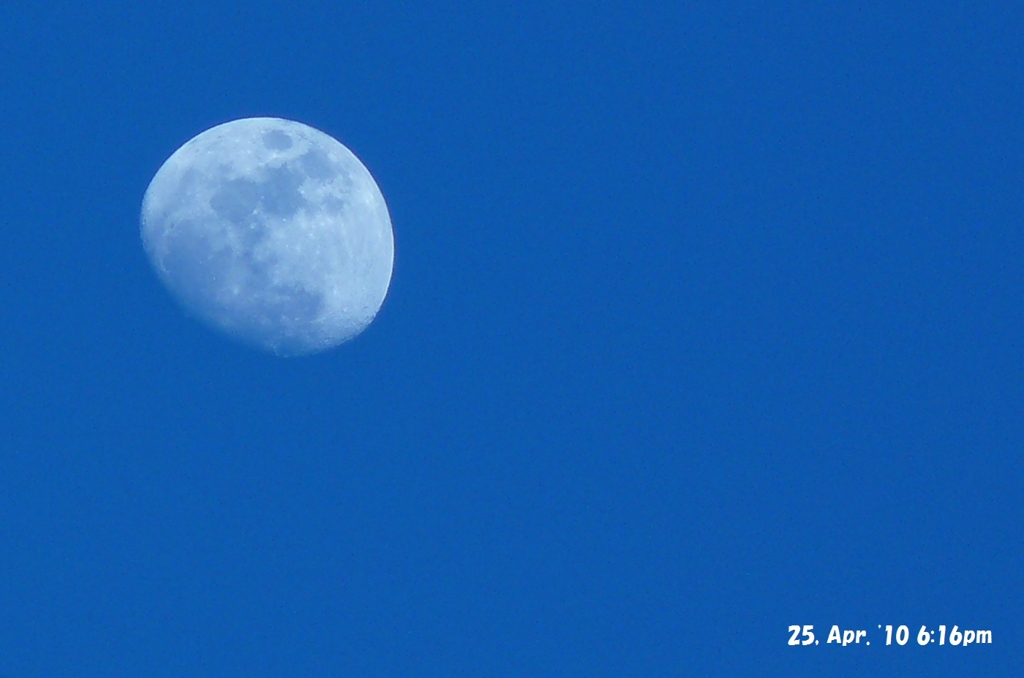 月を青く撮る