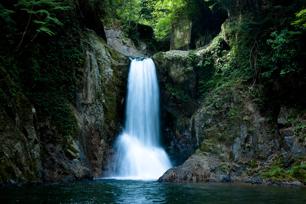 鳴沢の滝