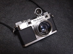 Nikon S