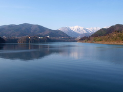 湖の静けさに惹かれて