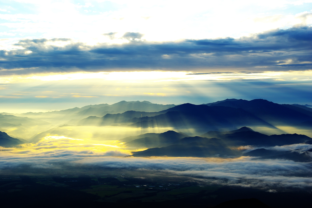 晩秋の赤岳より秩父連山を望む