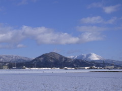 遠くに見える伊吹山