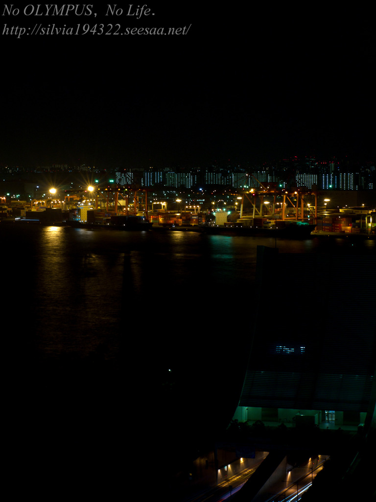 夜の工場地帯