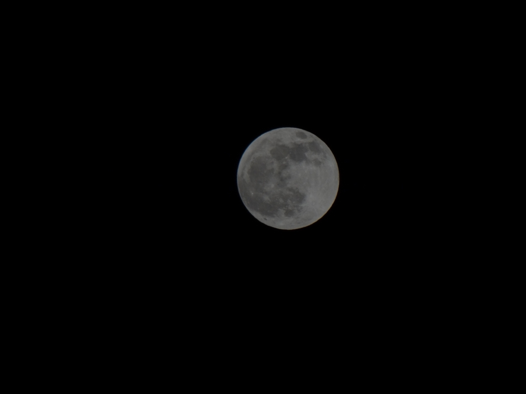 月食前の満月