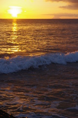 種子島の夕日と波