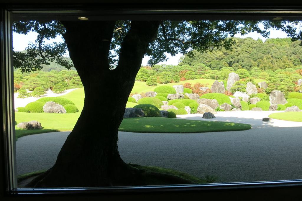 足立美術館にて／生の額縁その１