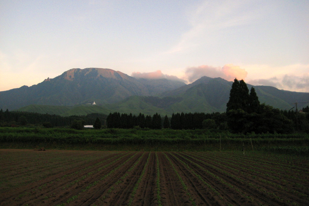 夕刻の高岳を望む