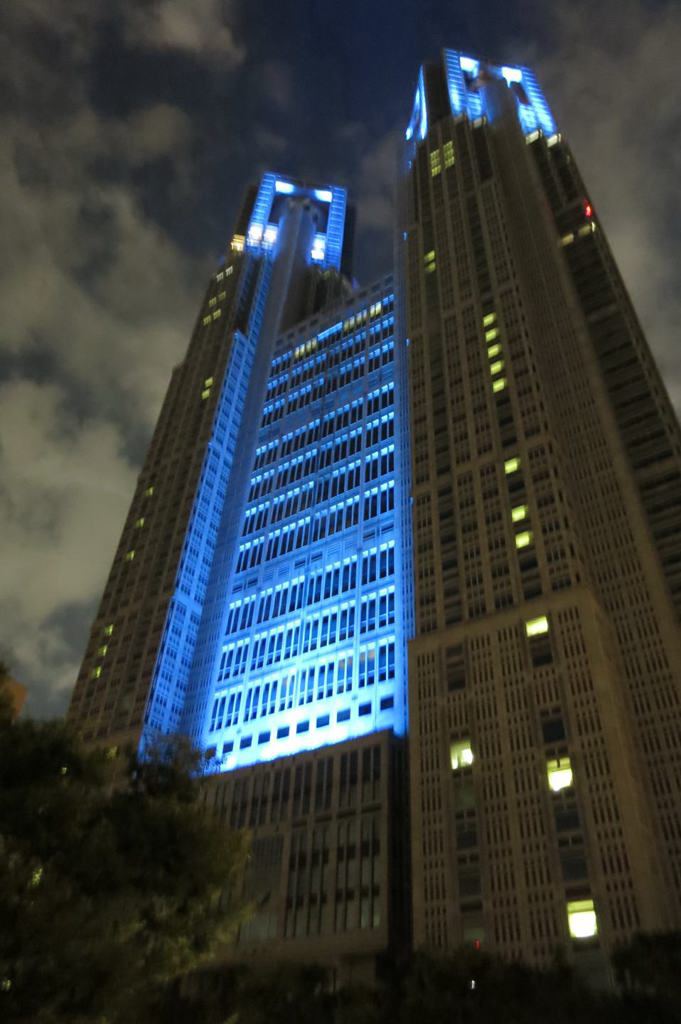 夜の都庁（裏側）