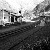 山あいの駅舎
