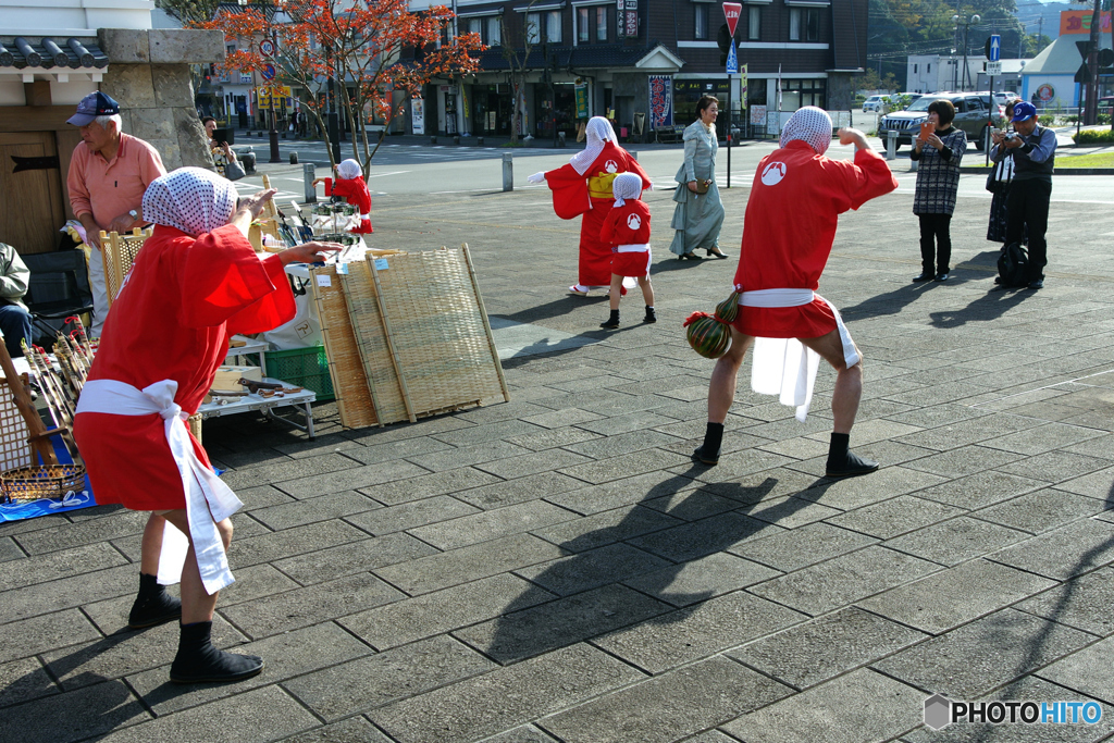 影も踊る小春日昼下り