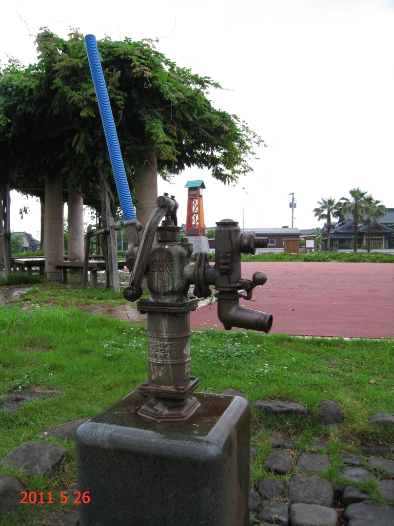 小雨の公園