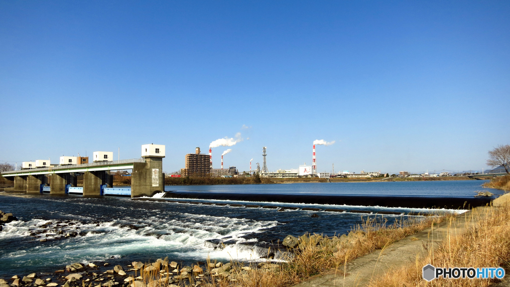 早春の河口堰