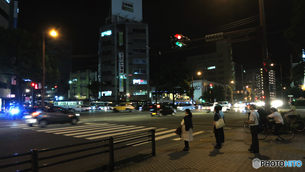 夜の水道町交差点