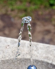 水