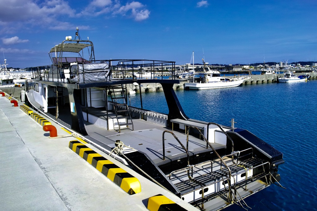 ダイビングボート