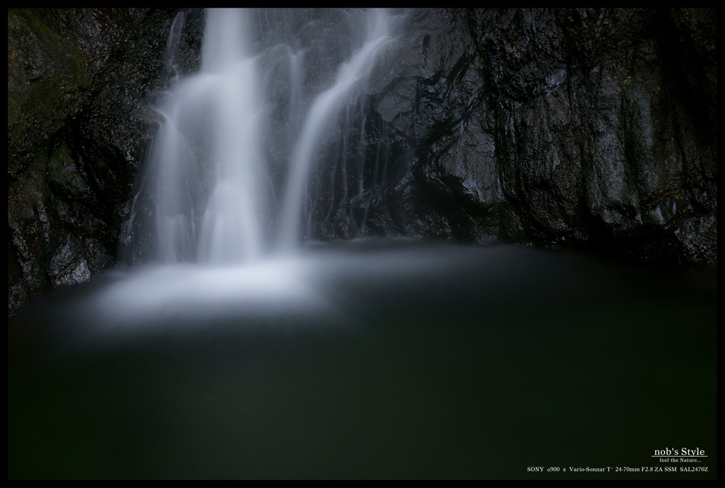 Basin of a waterfall。