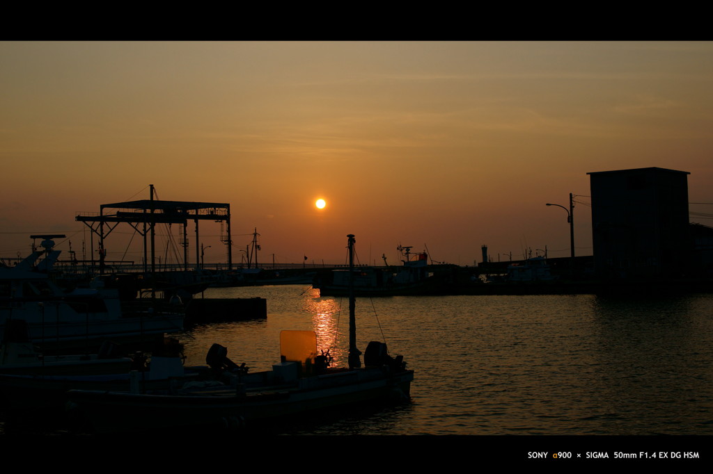 港な夕景。　< 秋 >