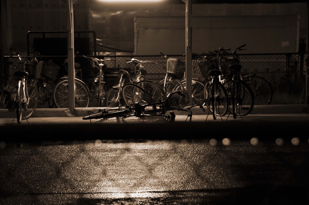 雨の駐輪場