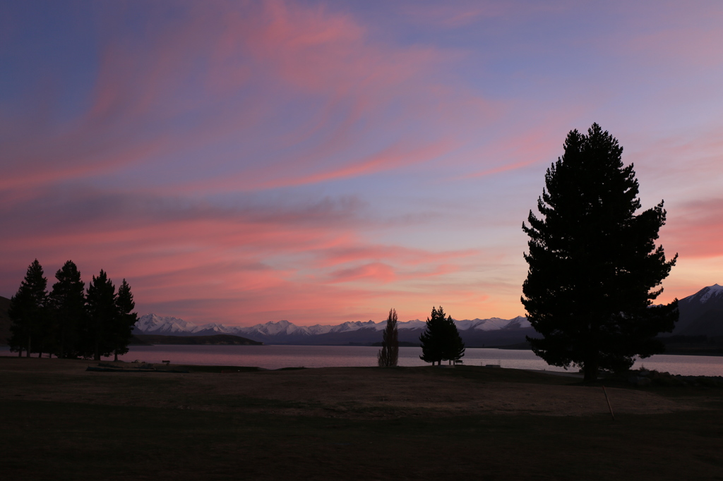 朝焼けのLake Tekapo