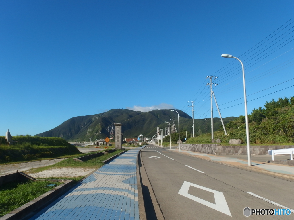 青空広がる島の夏