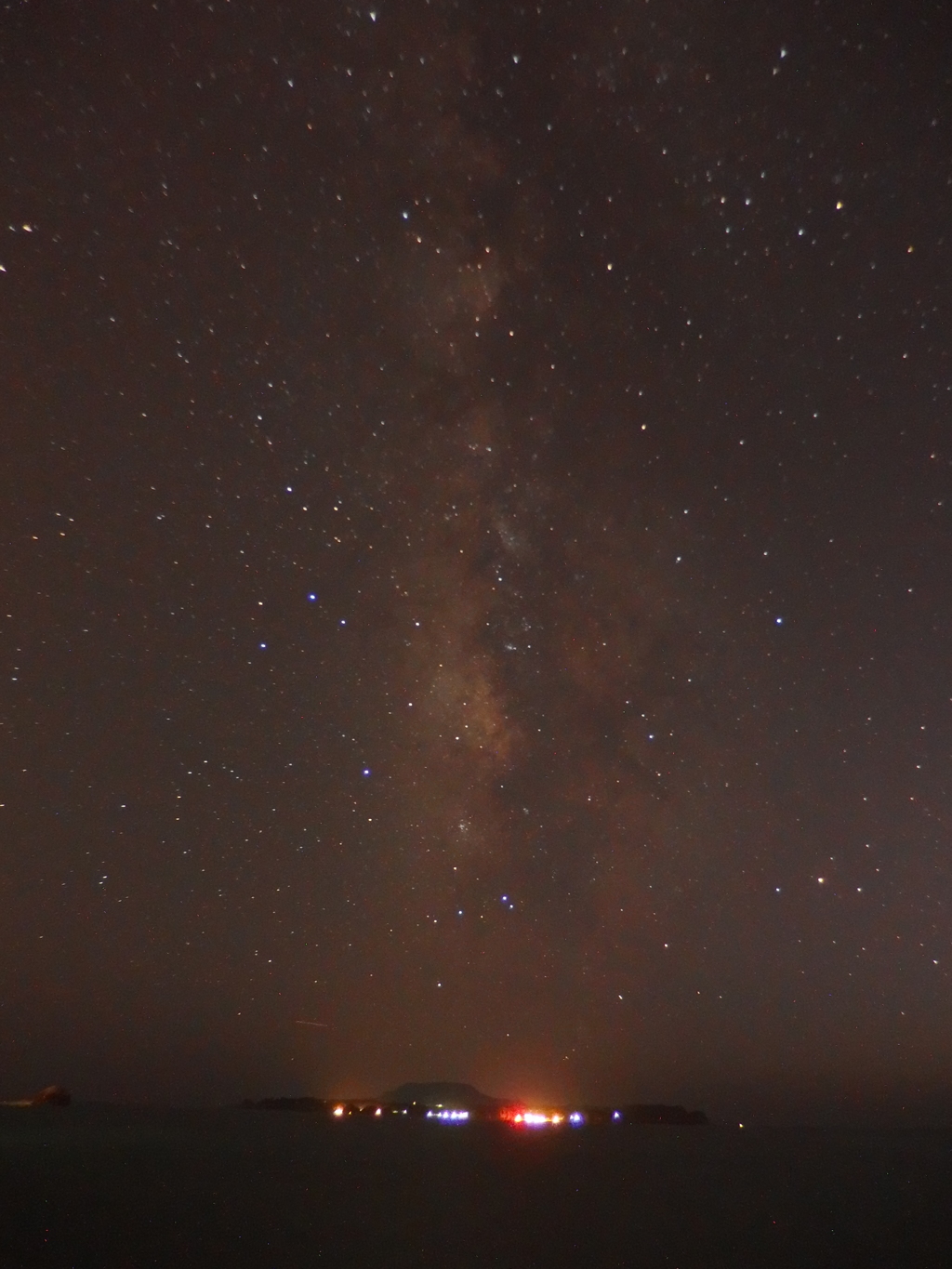 島々を見守る天の川