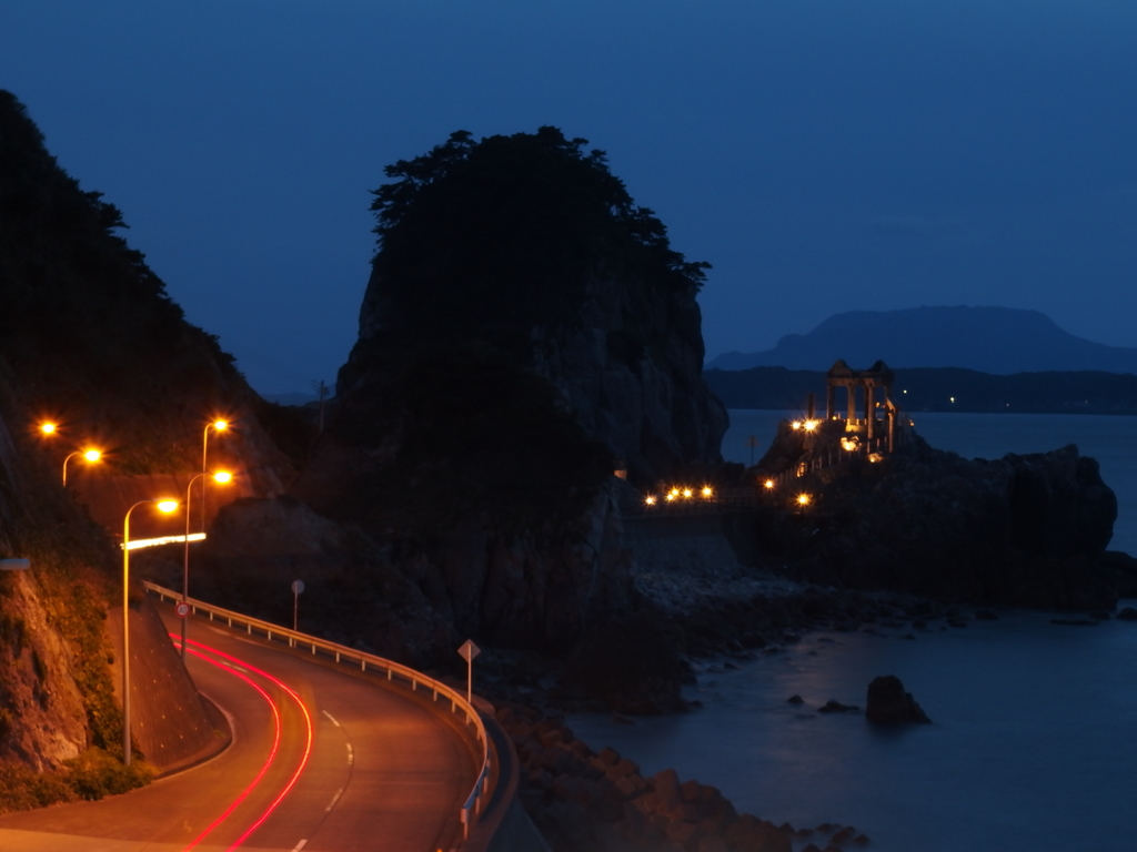 温泉へ向かう光跡