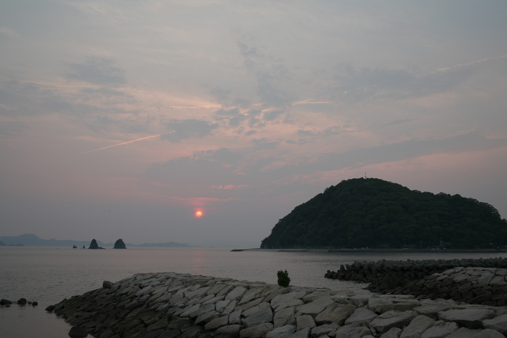 飛行機雲残ってるから明日は天気悪いだろう