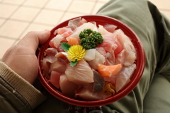 刺身の切れ端丼　まいうー