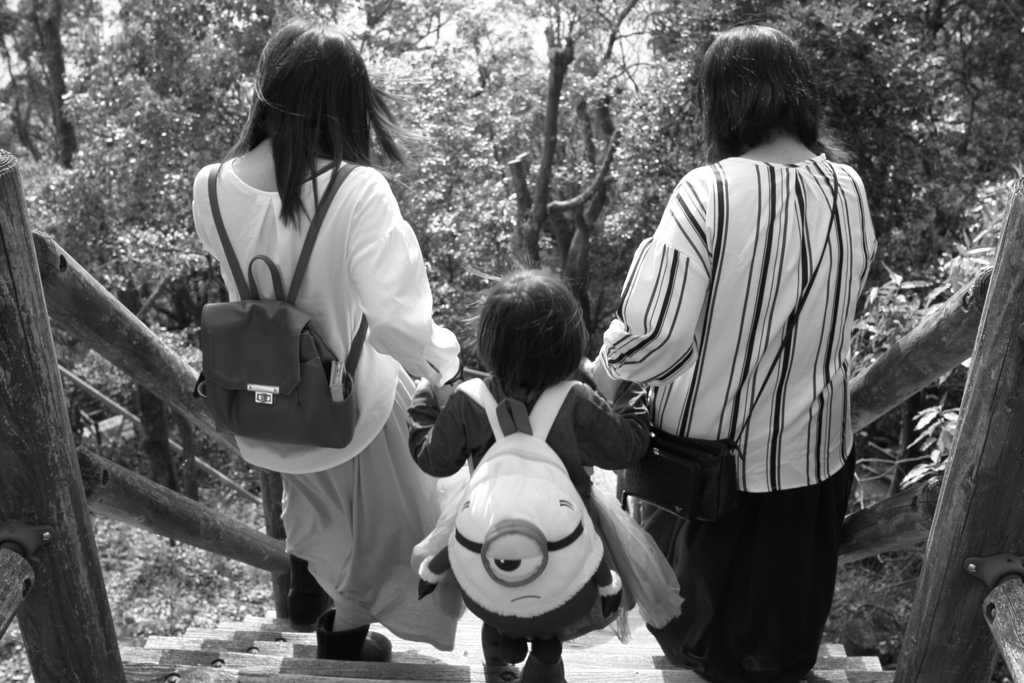 奥本さんご一行様　モノクロ