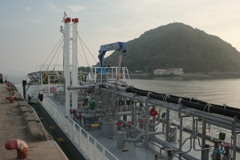 こんな船の近所で一服してたらダメなんだろうな